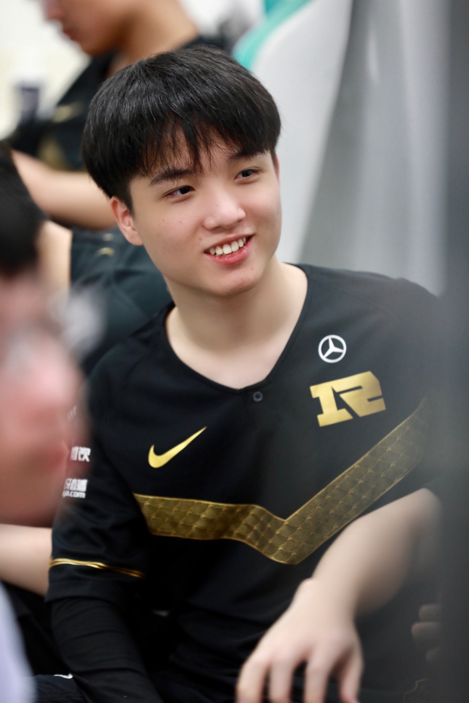 费德勒遭遇十五连败，RNG教练面临压力！的简单介绍