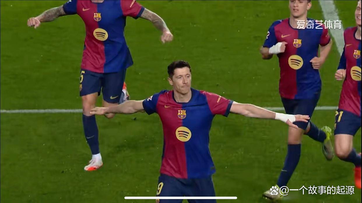 莱万多夫斯基在曼联比赛中赛况扑朔迷离，惊险取胜引发热议！的简单介绍